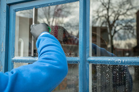 Klassische professionelle Fensterreinigung