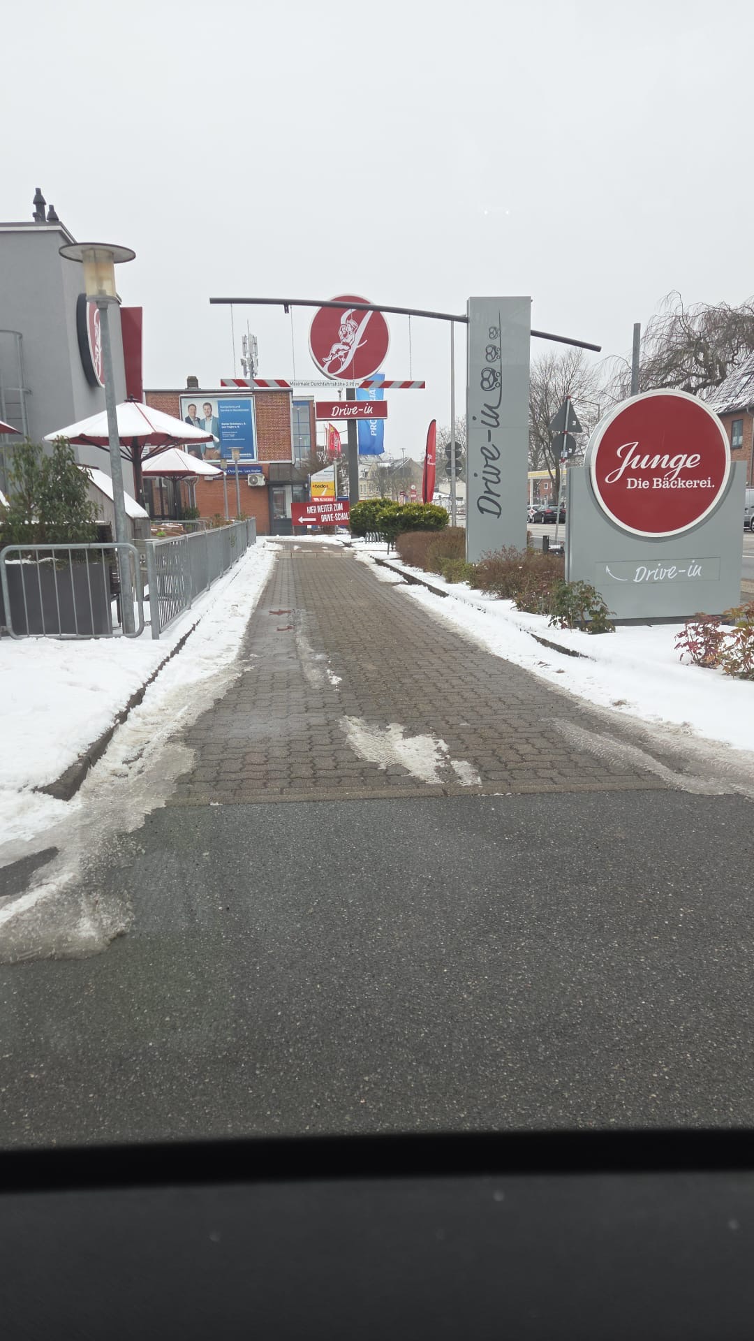 Mitarbeiter von Maaß Gebäudedienste beim Winterdienst