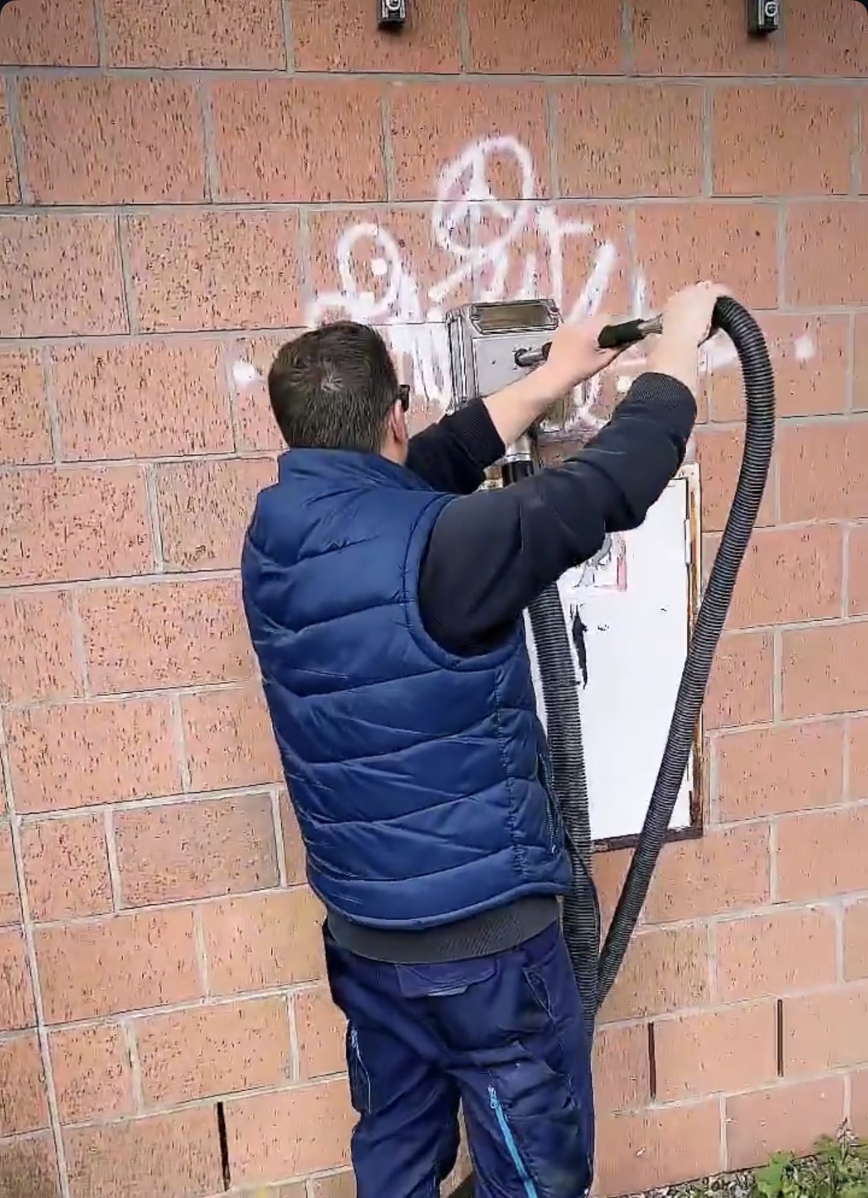Professionelle Reinigung einer Außenfassade